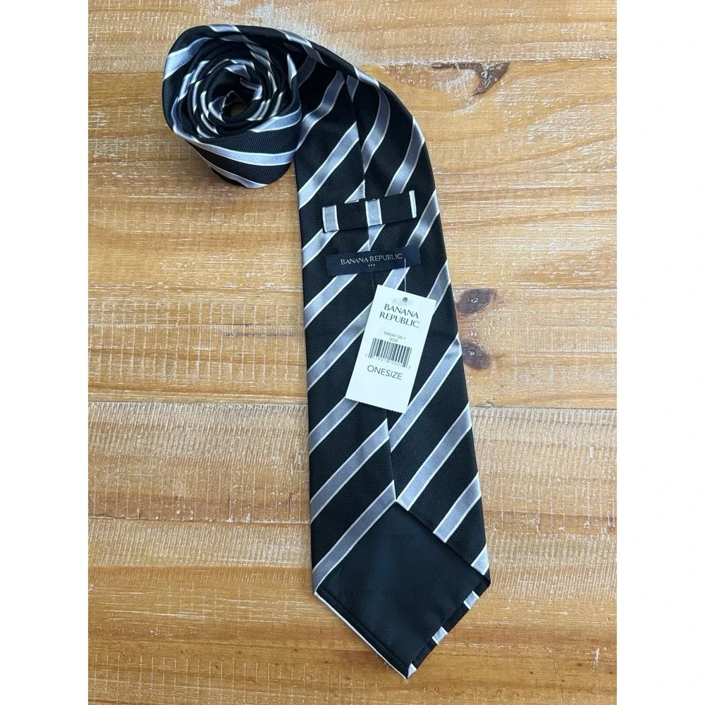 Banana‎ Republic Silk Tie Black And Silver Striped